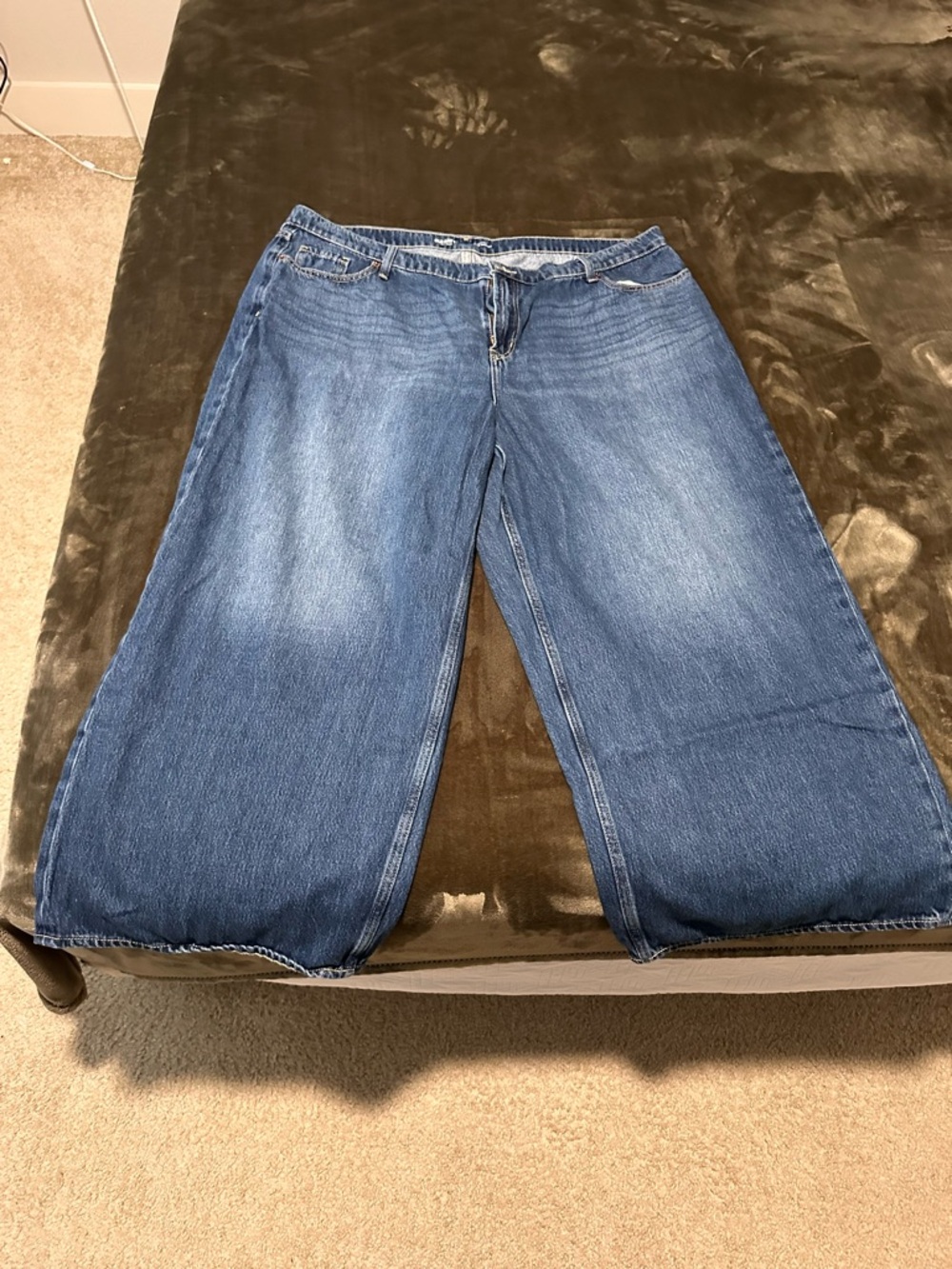 Old Navy Wide-Leg Jeans in Medium Blue Wash